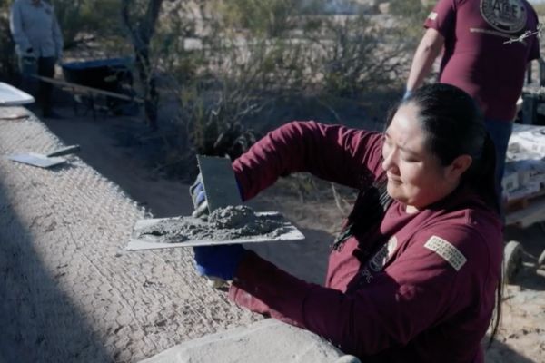 The Indian Youth Service Corps works at Casa Grande Ruins National Monument in Arizona. (photo/National Parks Service)